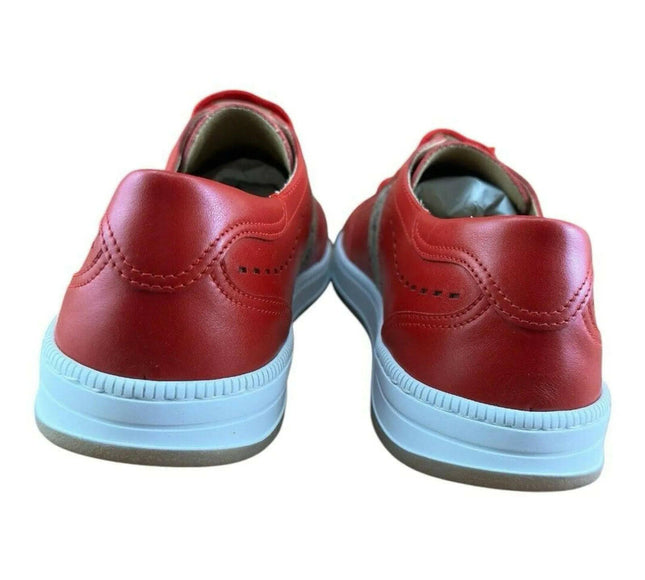 Galizio Torresi  segned Sneaker Men.